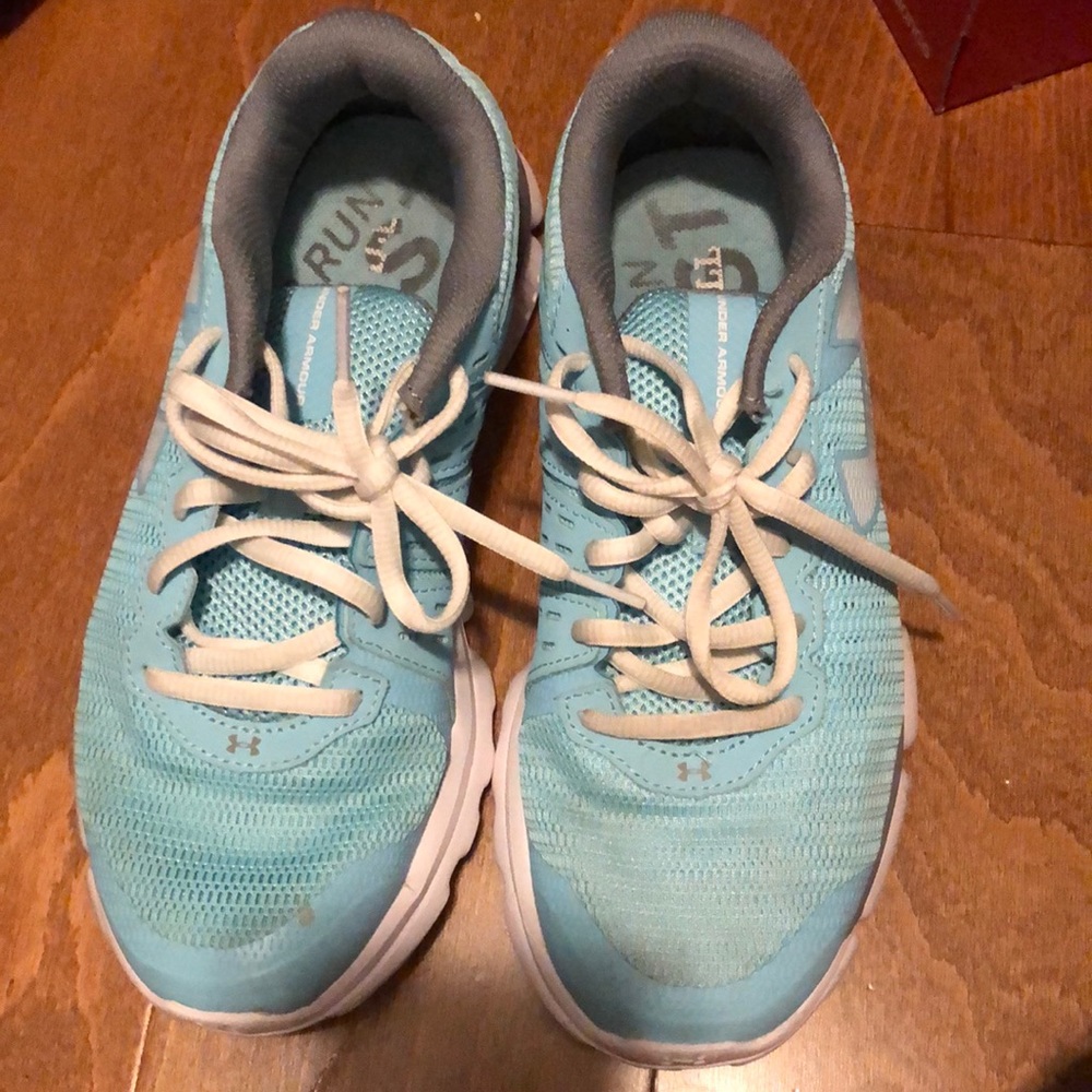 Women’s under armour micro g so 7